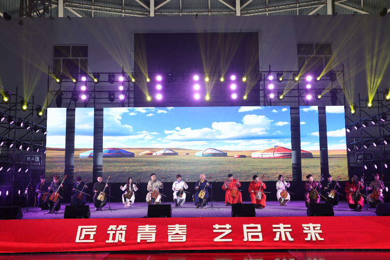 开场马头琴齐奏.JPG 开场马头琴齐奏.JPG